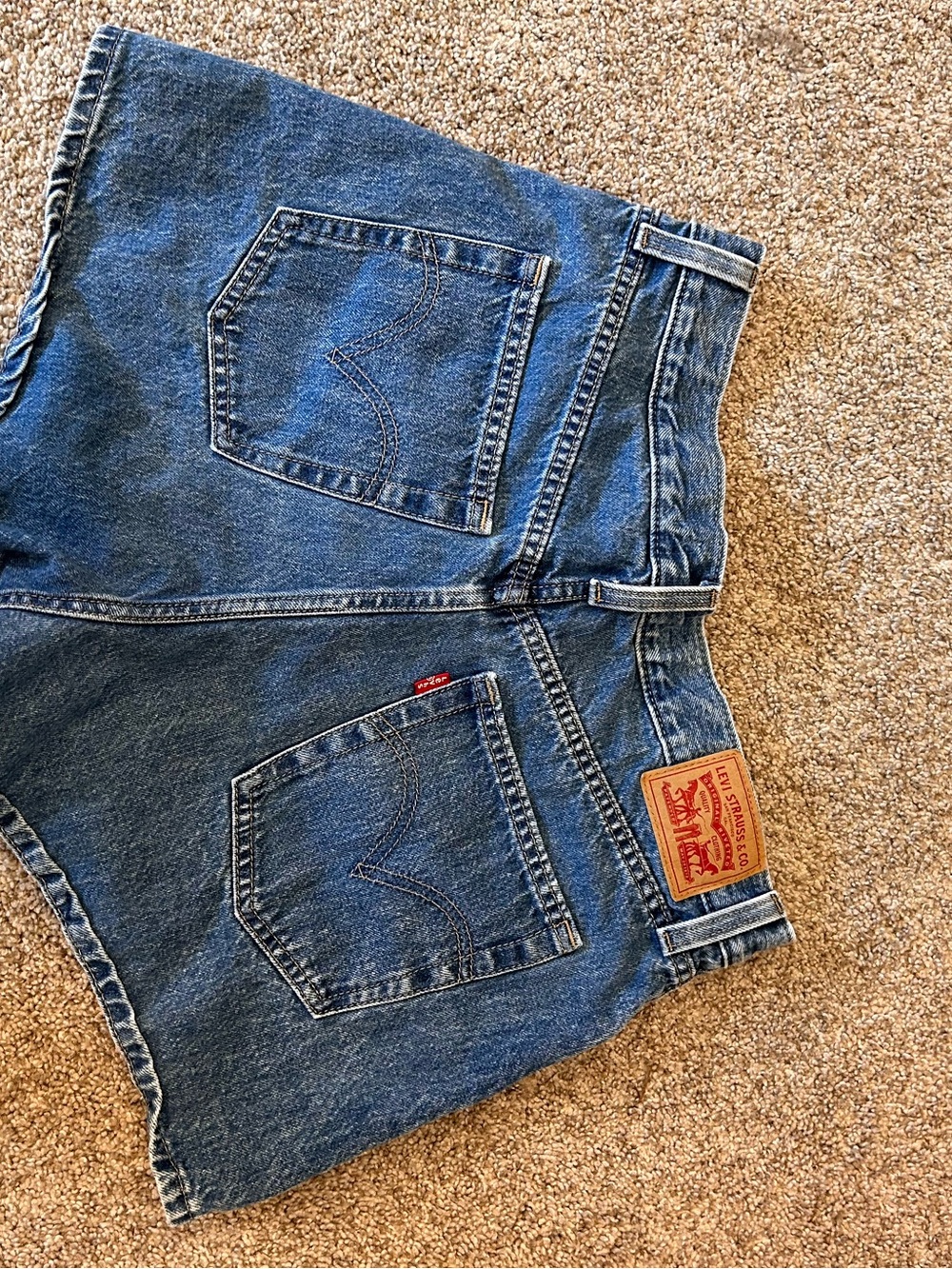 Levi’s High Waisted Mom Shorts. Medium Wash. Classic. Summer. SZ 31 - Picture 5 of 10